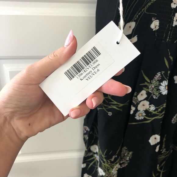 Reformation Kourtney Dress in Veuve - Picture 4 of 6